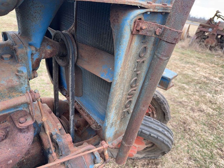 fordson-all-around-england-tractor-image-16