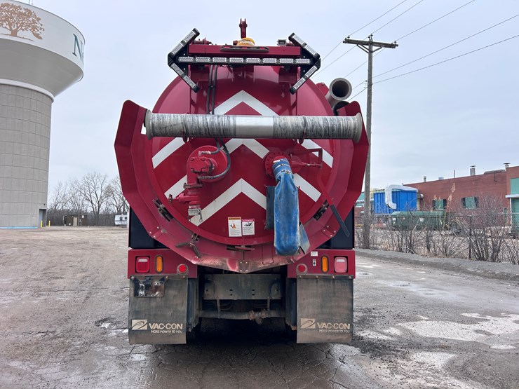 #1690-•-2013-international-7500-6x4-hydro-excavation-truck-image-4