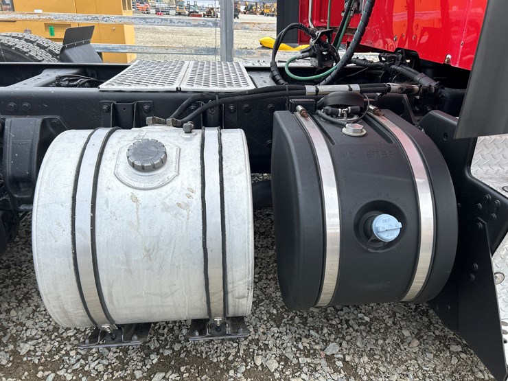 2015-kenworth-t680-image-16