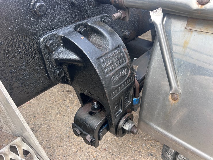 1999-peterbilt-379-image-38