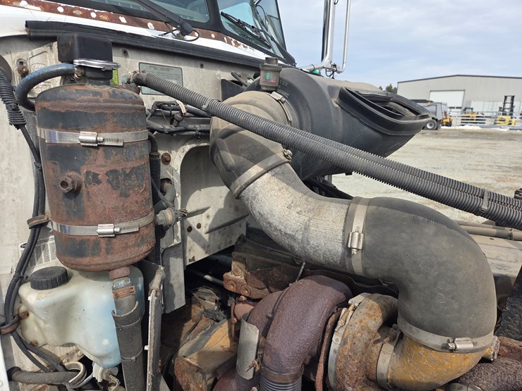 2007-peterbilt-579-image-54