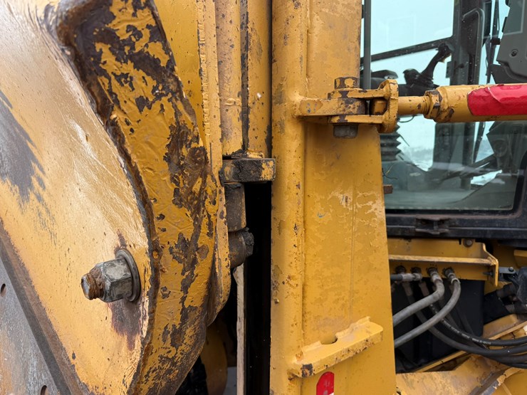 caterpillar-160m-image-69