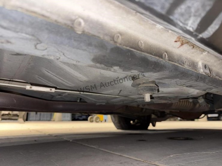 2011-ford-crown-victoria-sdn-image-28