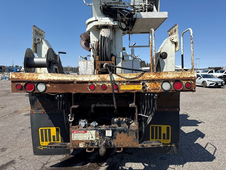 2010-international-7400-image-27