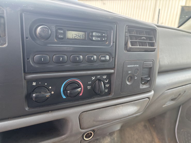 2004-ford-f450-image-31