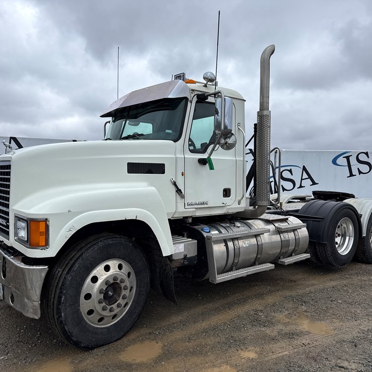 2014 MASSEY-FERGUSON 8