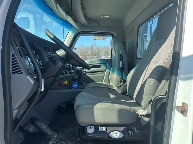 2017-kenworth-t680-image-29