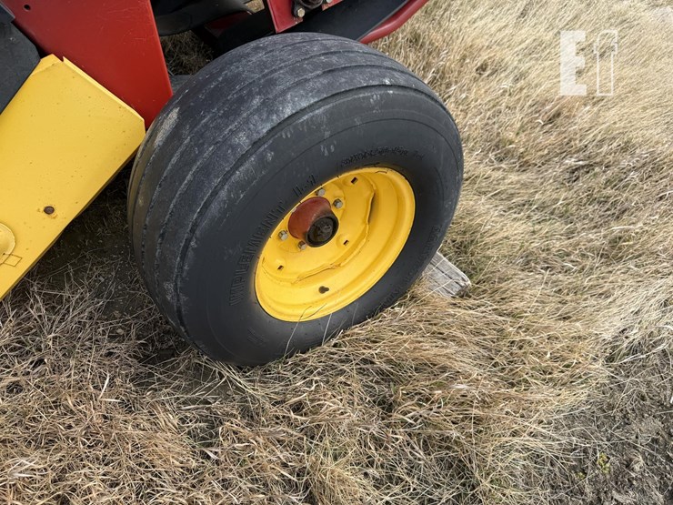 new-holland-br7090-image-12