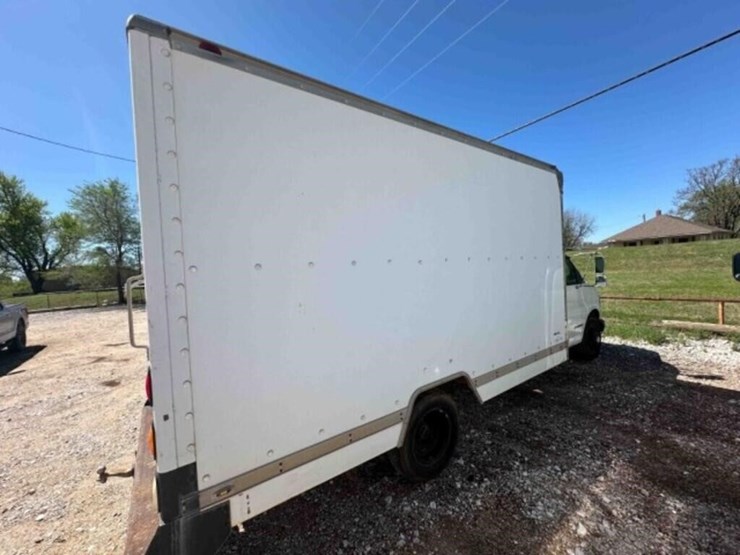 2001-gmc-3500-image-18