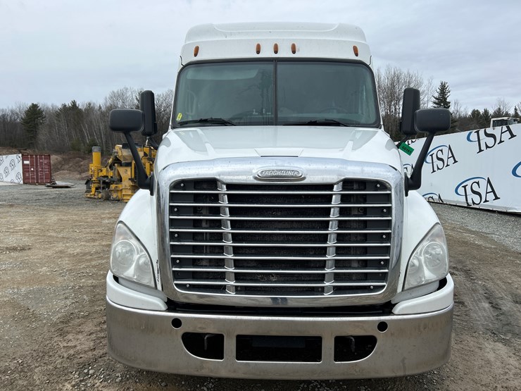 2017-massey-ferguson-8-image-8