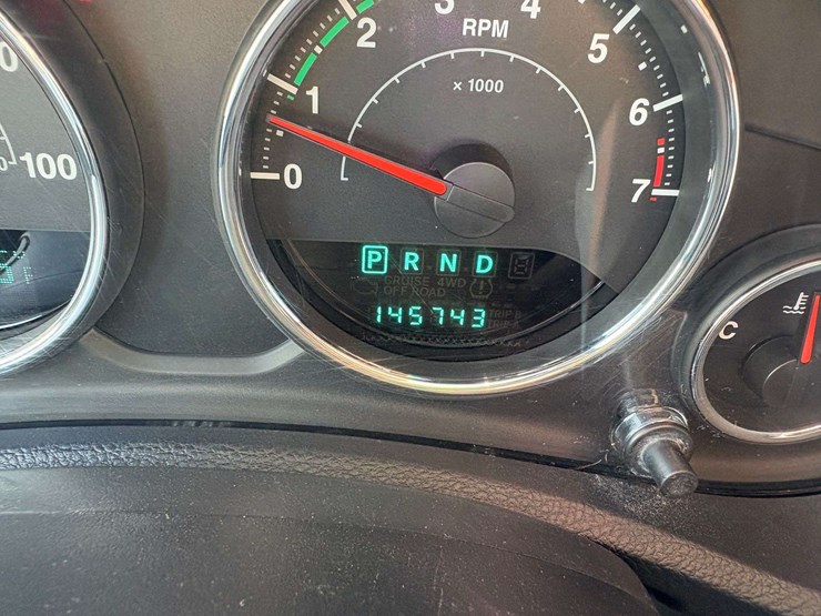 2013-jeep-wrangler-sport-image-27