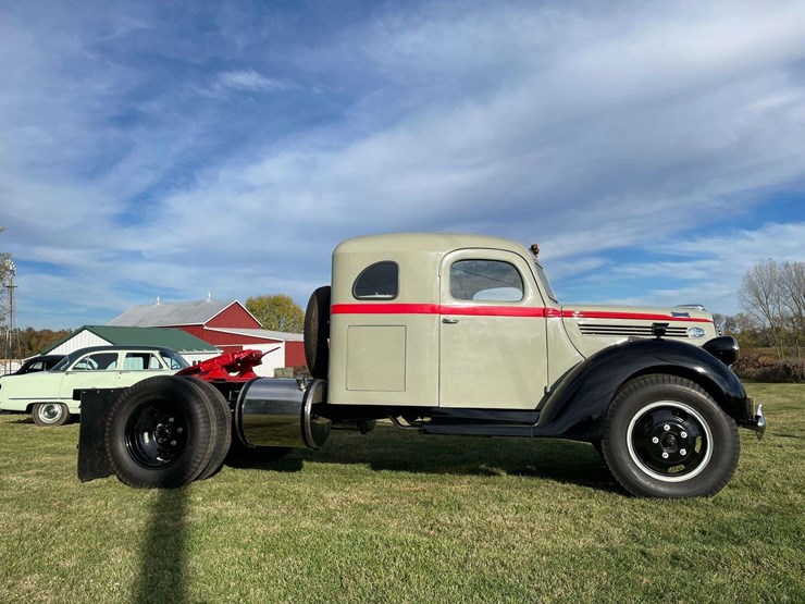 1939-ford-truckstell-sleeper-cab-semi-image-2