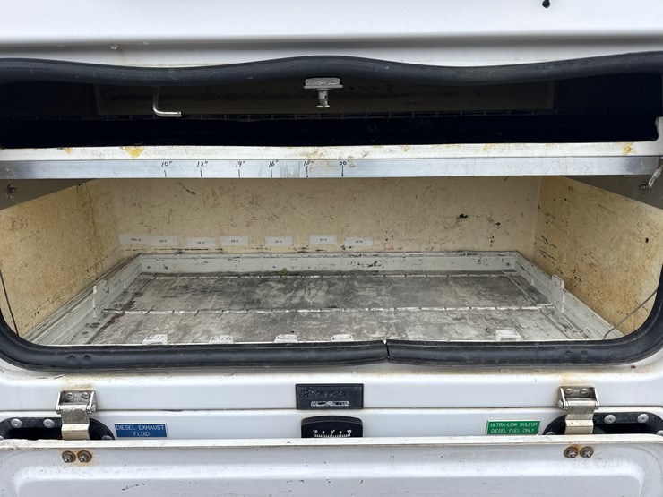 2015-ford-f550-image-23