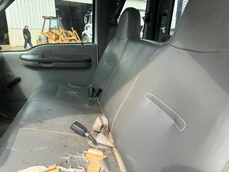 2004-ford-f450-image-29