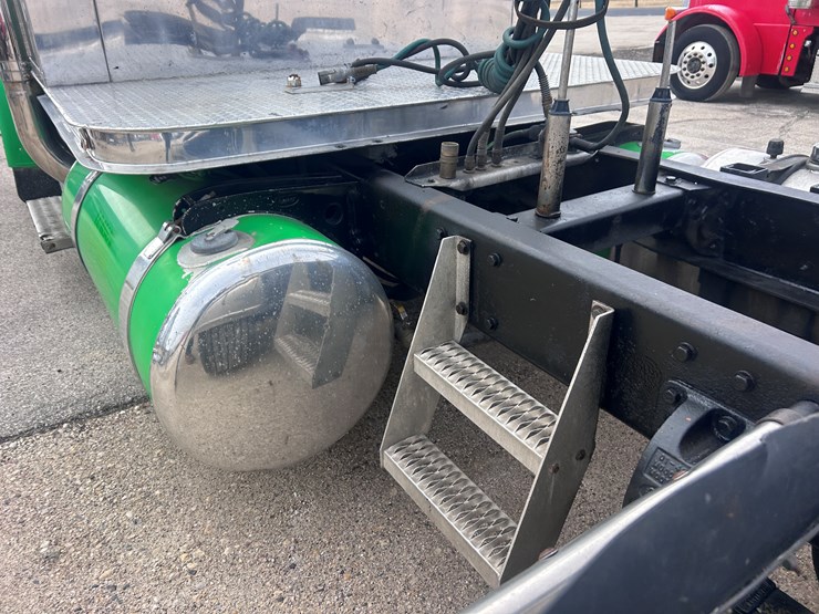 1999-peterbilt-379-image-19