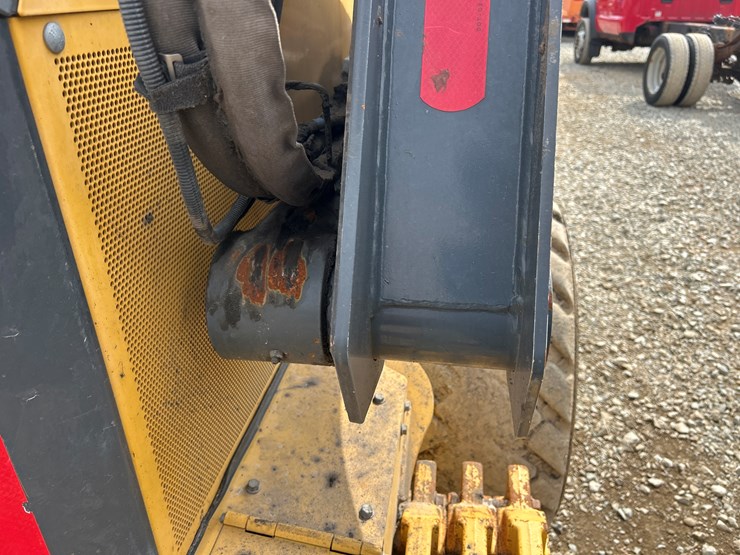 2020-deere-332g-image-23