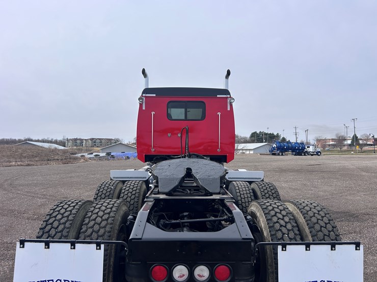 #1009-•-2012-western-star-conventional-4-sleeper-cab-truck-tractor-image-4
