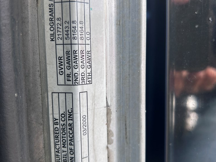 2000-peterbilt-379-image-89