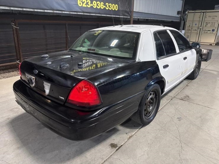 2009-ford-crown-victoria-sdn-image-10