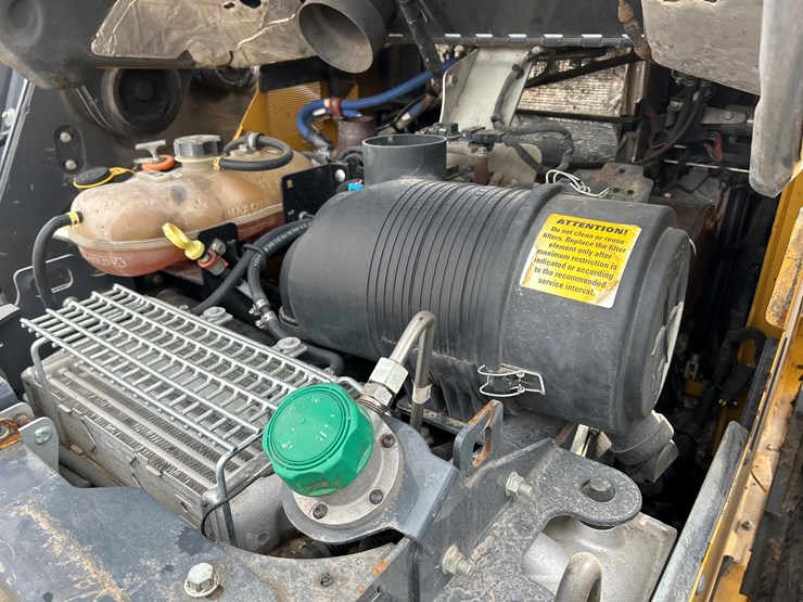 2020-deere-332g-image-33