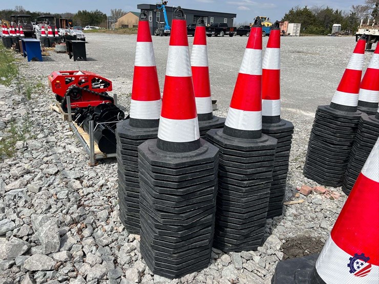 lot-of-100-unused-2026-ce-irstc-safety-traffic-cones-image-4