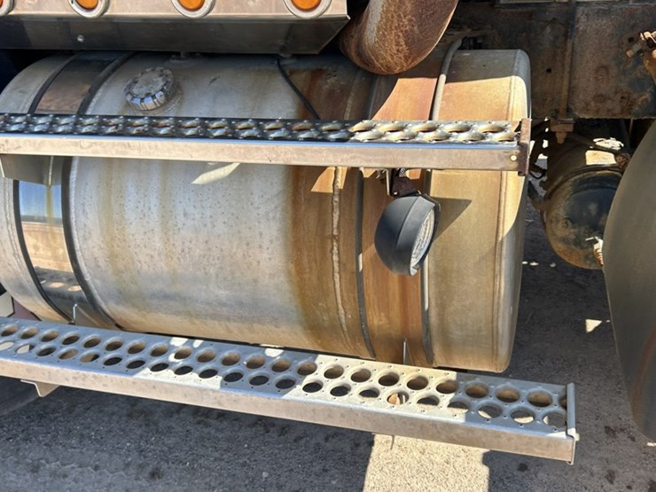 #1114-•-2005-western-star-tri-axle-heavy-haul-truck-tractor-image-31