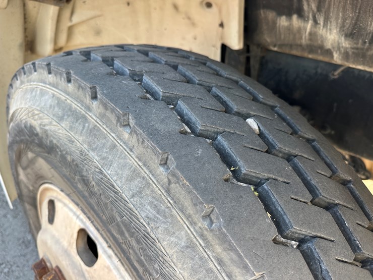 freightliner-fl70-image-82