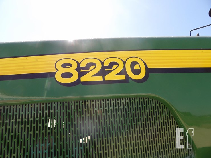 john-deere-8220-image-21