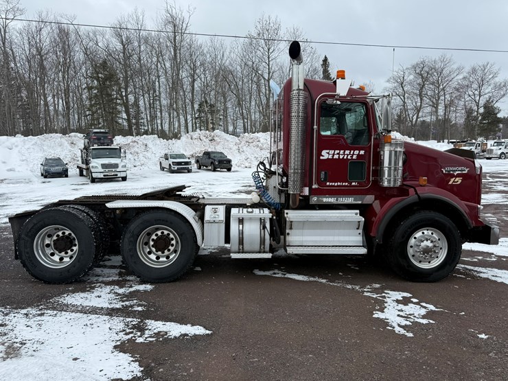 2011-kenworth-t800-image-6
