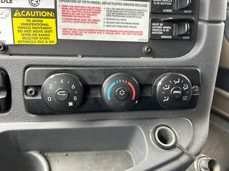 2017-massey-ferguson-8-image-65