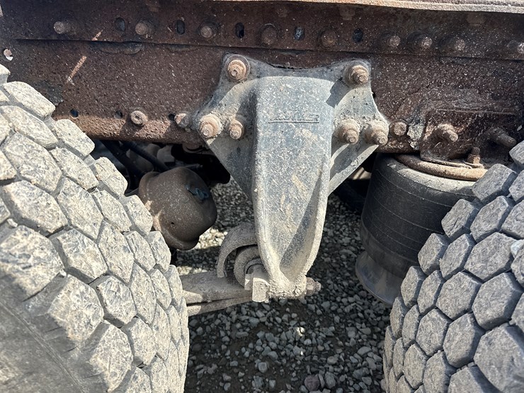 2001-caterpillar-c15-image-36