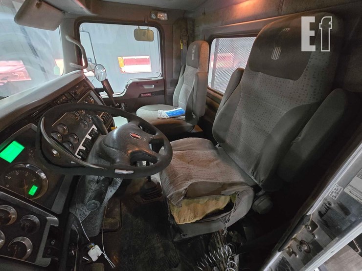 2012-kenworth-t800-image-9