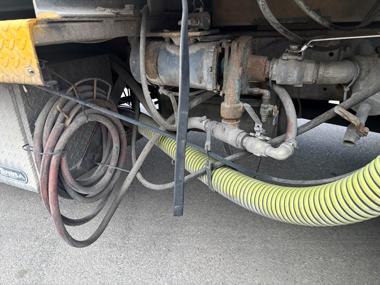 2005-gmc-t7500-image-70