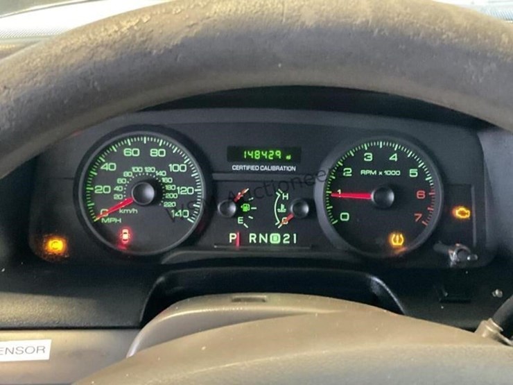 2009-ford-crown-victoria-sdn-image-17