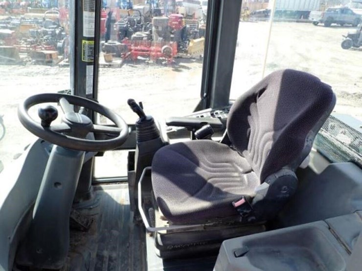 2014-deere-324j-image-16