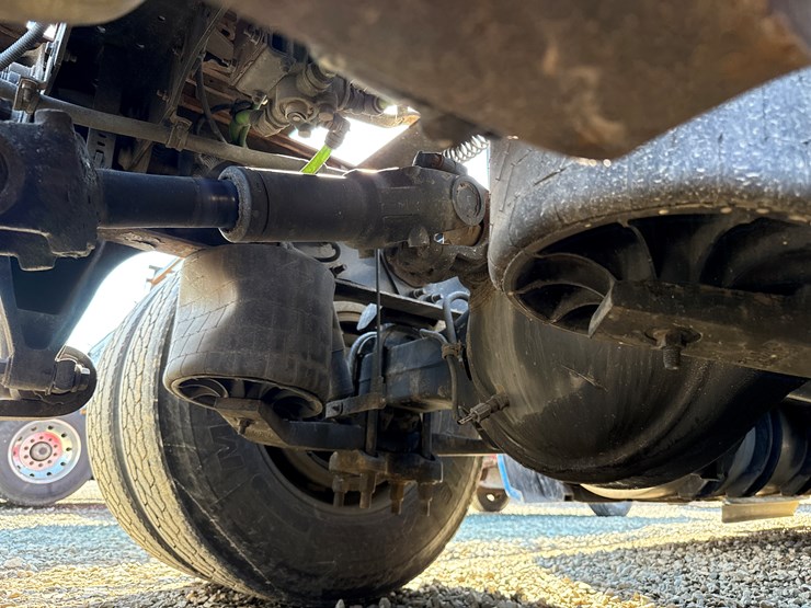 #2199-•-2020-international-a26-sleeper-cab-truck-tractor-image-41