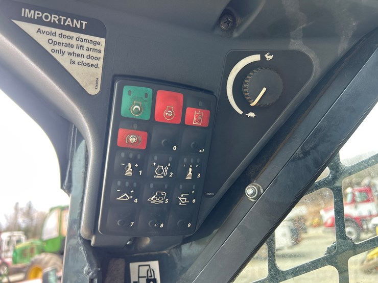 2020-deere-332g-image-45