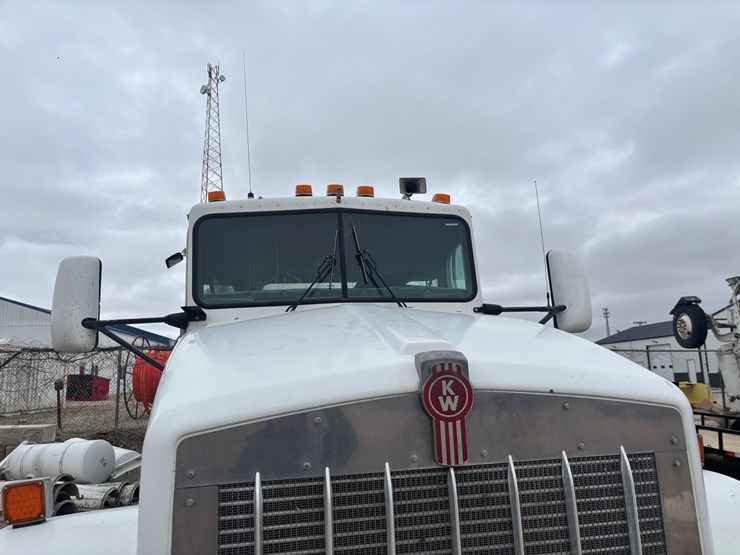 2004-kenworth-w900-image-15