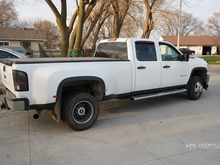 2011-chevrolet-3500hd-image-4
