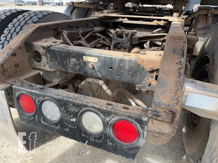 2005-kenworth-t800-image-17