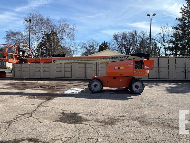 2014-jlg-600s-image-14
