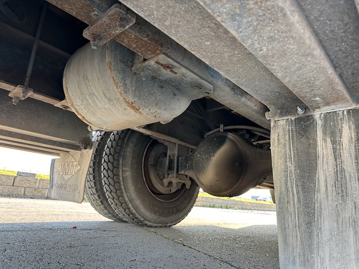 freightliner-fl70-image-61