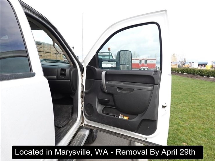 2011-chevrolet-3500-image-7