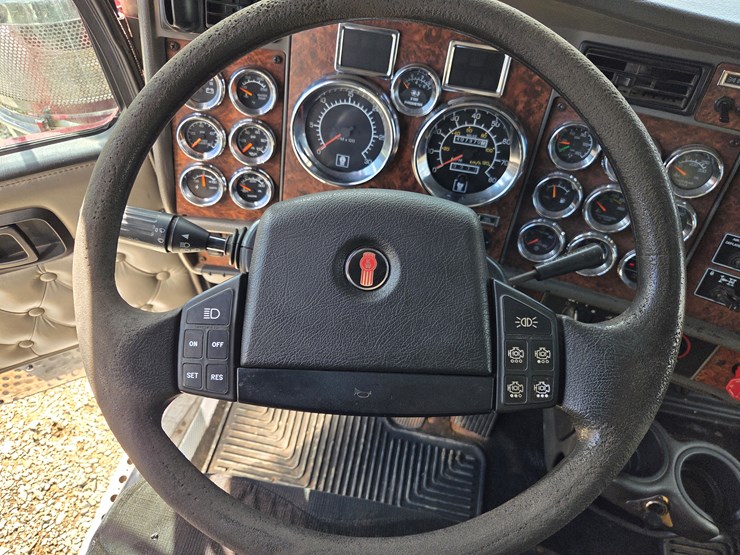 2006-kenworth-w900-image-69