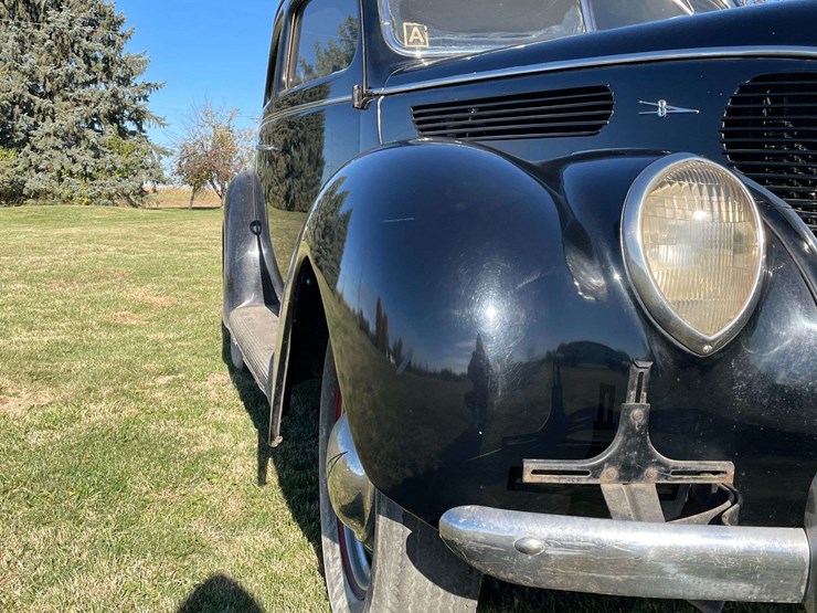 1938-ford-two-door-deluxe-sedan---original-car!-image-16