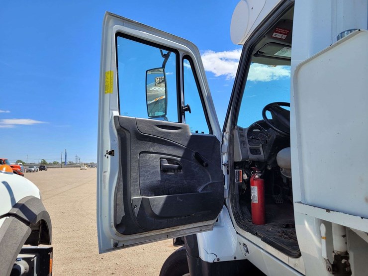 2012-international-7400-image-19