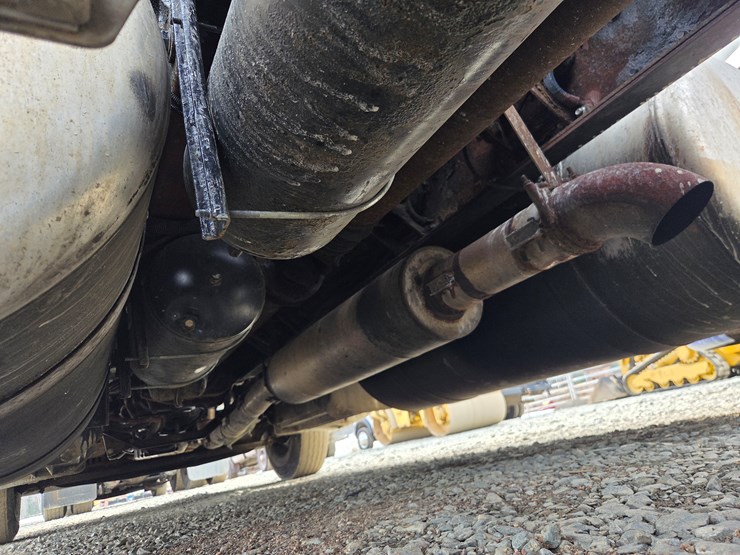 2007-peterbilt-579-image-37