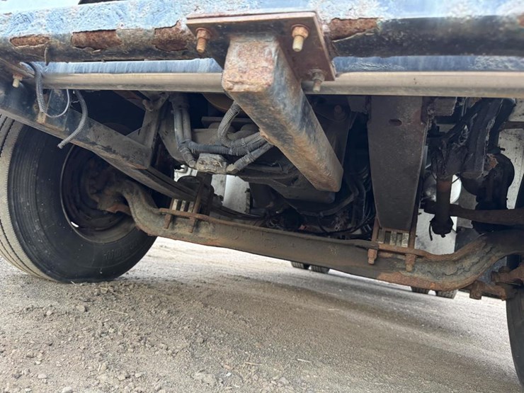 2003-peterbilt-330-image-41