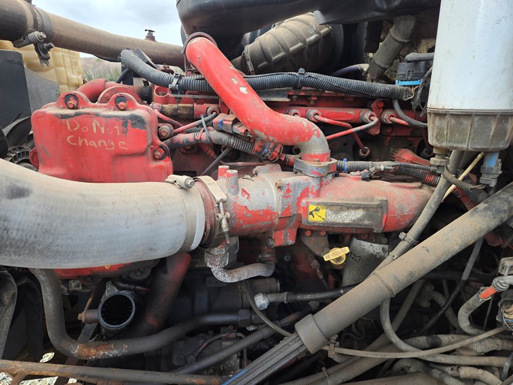 2014-massey-ferguson-8-image-45