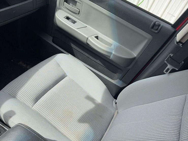 2011-dodge-dakota-image-13